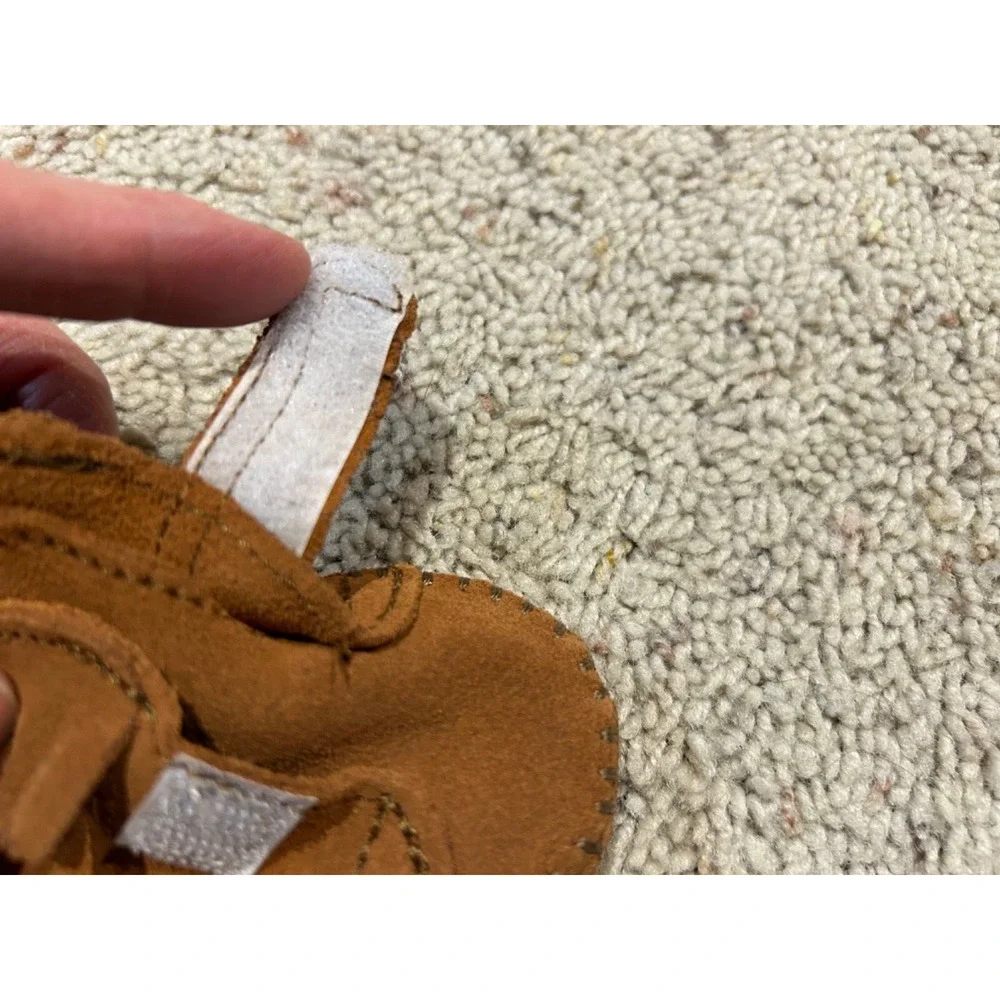 Minnetonka Moccasins infant size 1 Brown Leather FRONT STRAP FRINGE BOOTIE B23